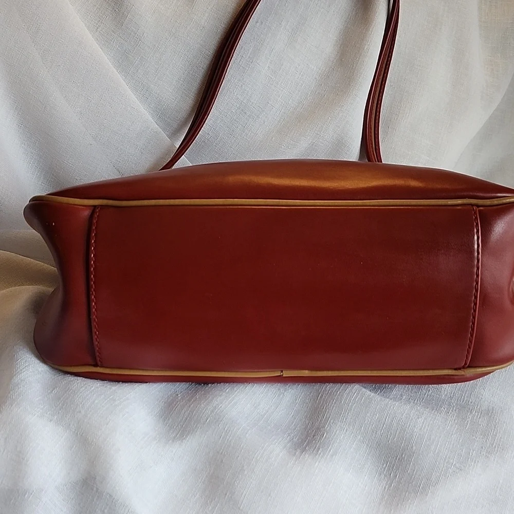 Jones New York Vintage Ex Cond Red W/ Tan Piping Leather Hobo Bag, $47